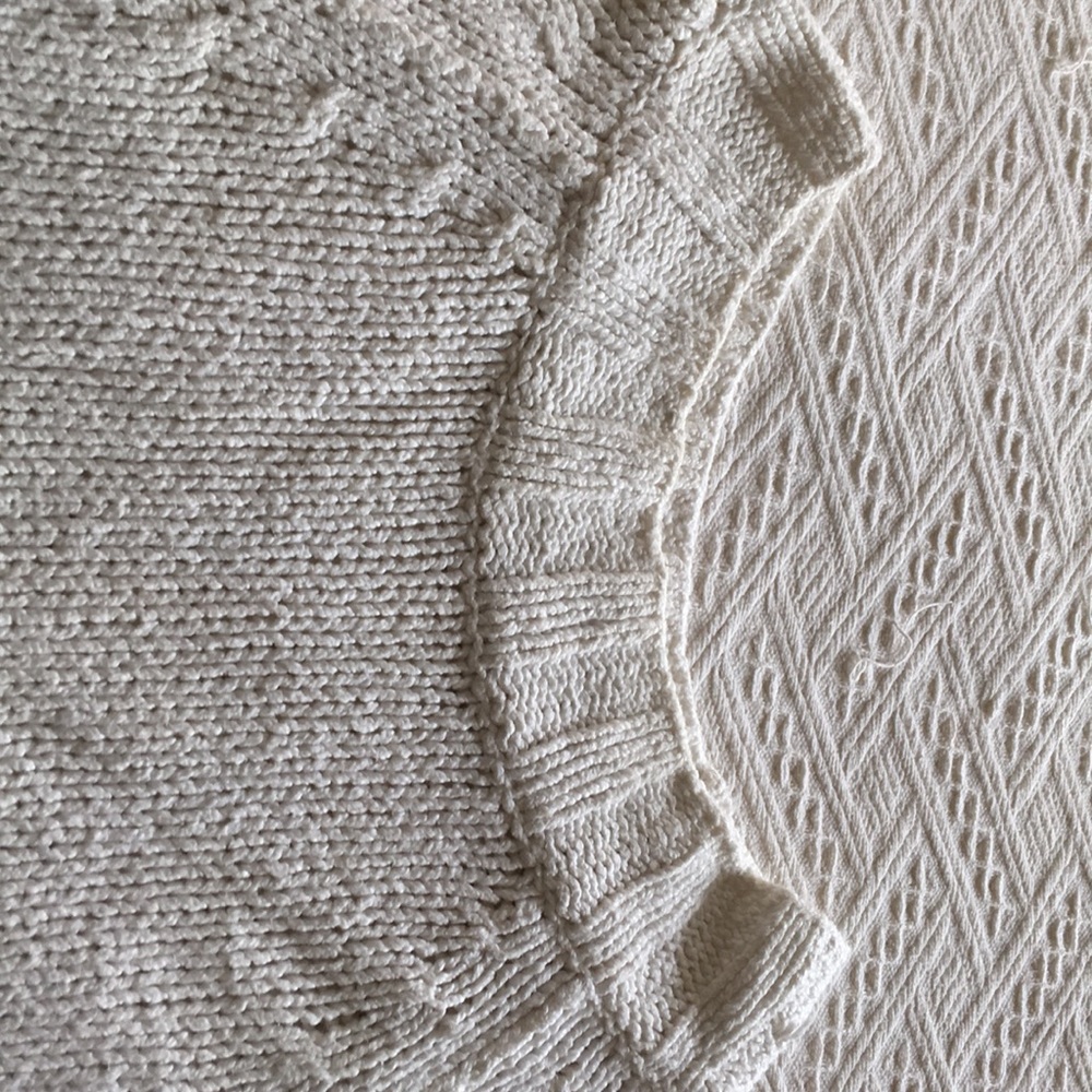 White Pullover - image 3